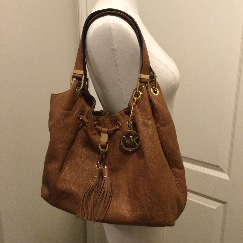 Micheal Kors Shoulder Bag ✨Host Pick✨